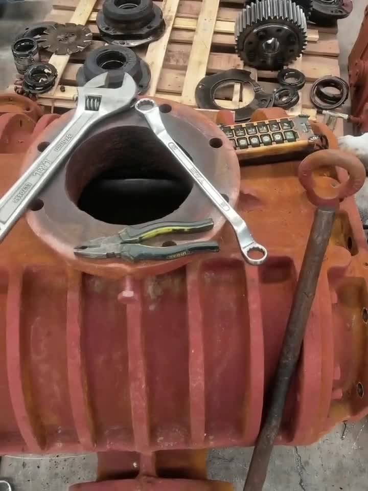 长鼓罗茨风机轴承拆开发现滚道剥落，是换轴承还是连轴一起换？