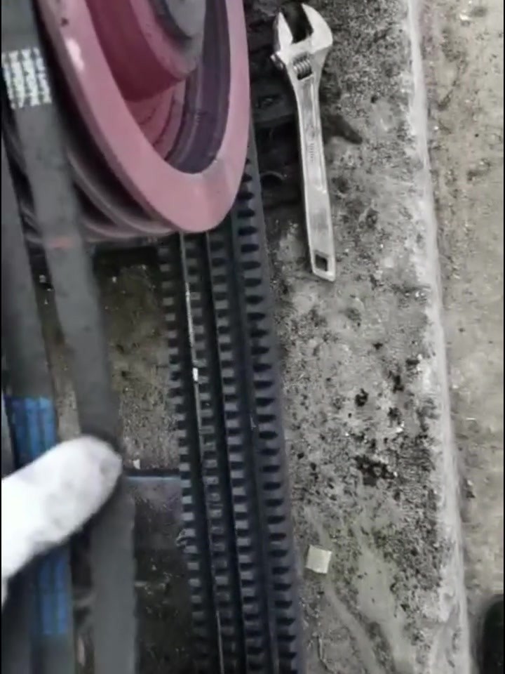 罗茨风机皮带磨损到什么程度必须换？现场判断标准