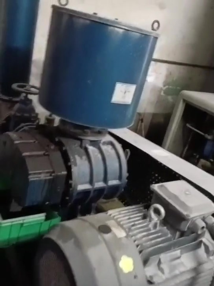 罗茨风机油封漏油换完还漏？先查轴面再装新油封